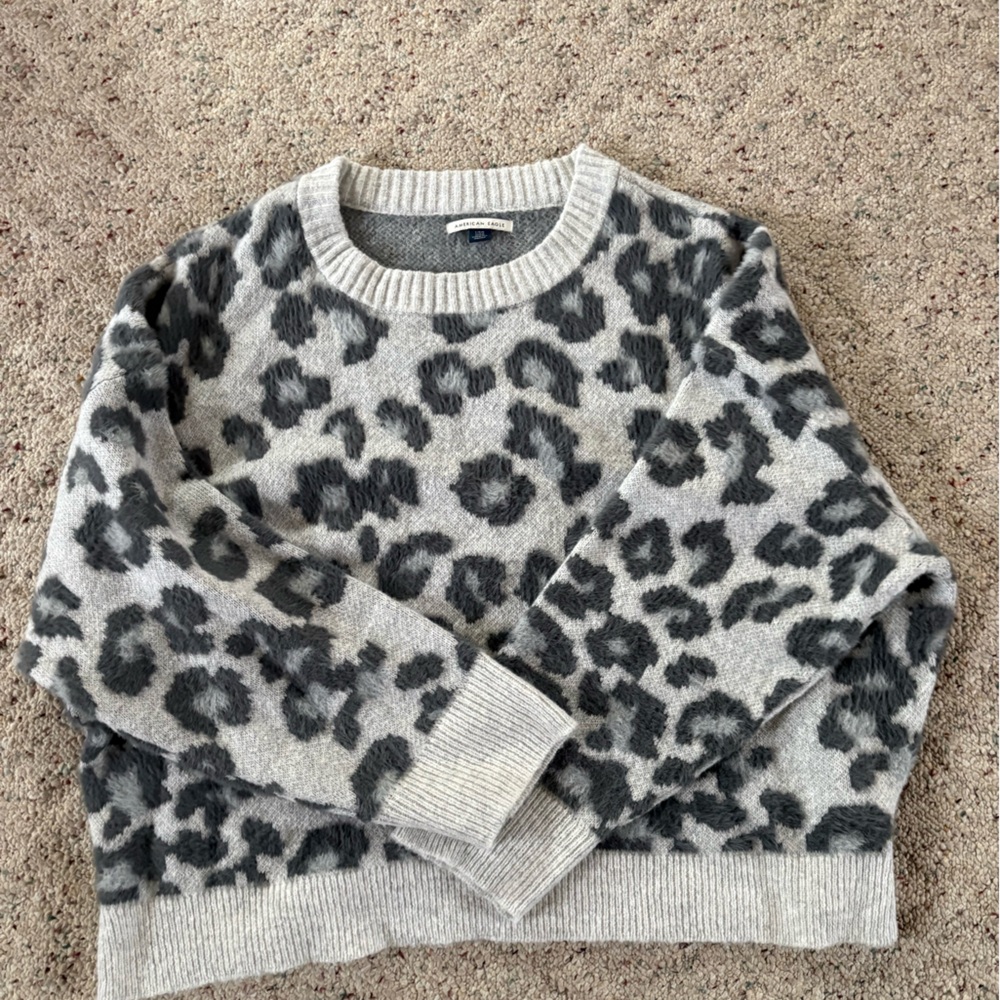 NWOT! Women’s American Eagle Gray Leopard Print Sweater